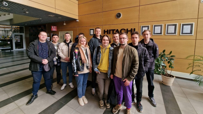 Студенты ФПИЭ посетили Хитачи